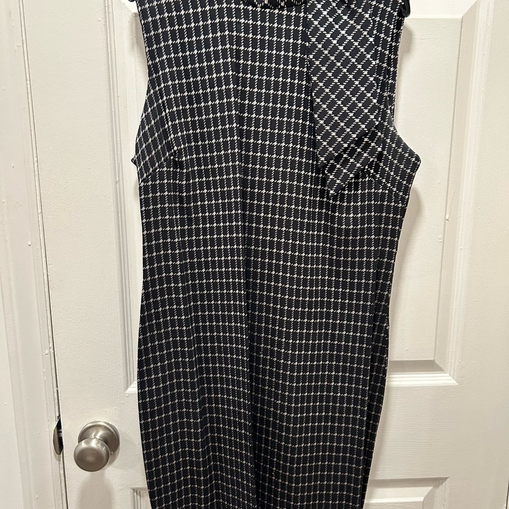 Calvin Klein Black and White Sheath Dress Sleeveless Mock Neck